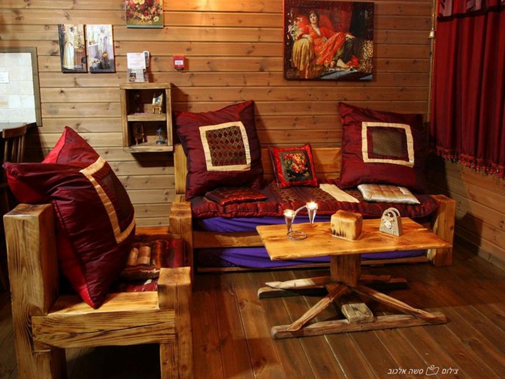Ha'Bait Ba'Kfar Guesthouse Bruchim Qela' Alon Room photo